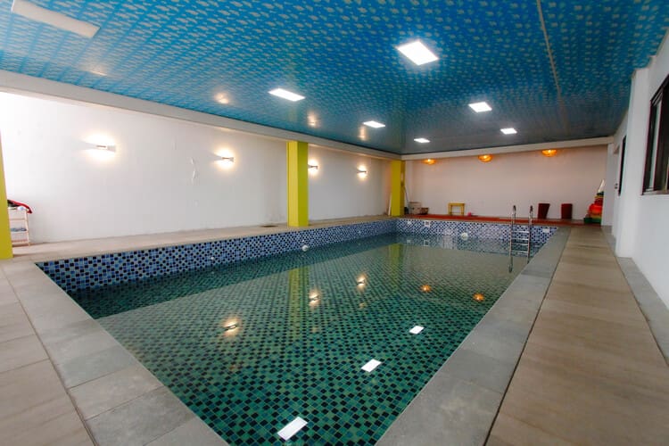 KOLAM RENANG